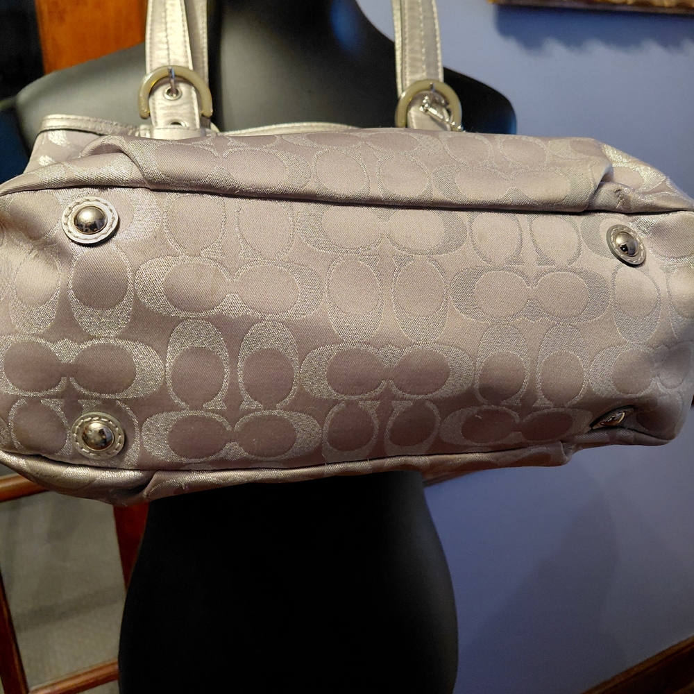 Chic Silver Patterned Shoulder Bag - image 4